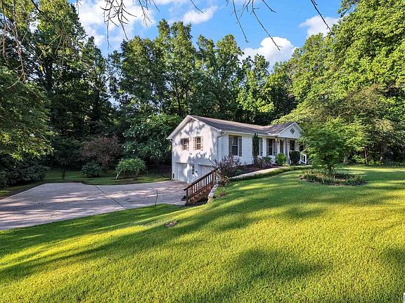 3rd image of 1201 Fieldstown Rd