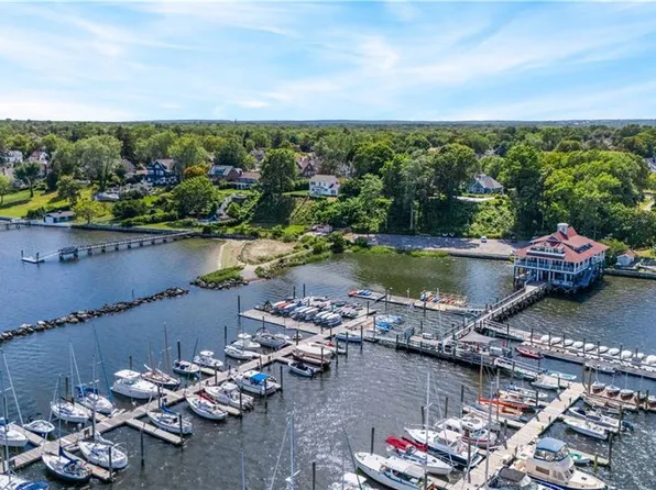 2 Kensington Rd, Cranston, RI 02905