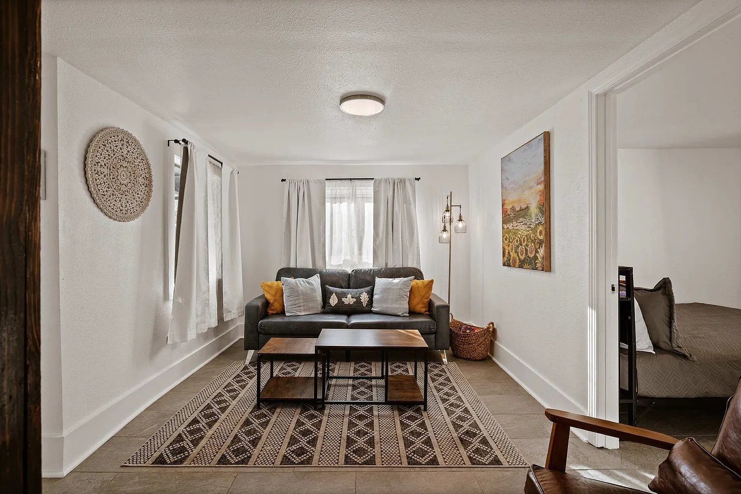 3 bed, 1.0 bath, 1044 sqft, $2,164 — Photo 3