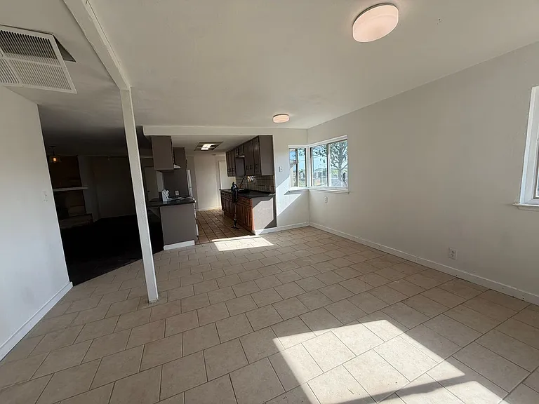 11322 Franklin Blvd — Photo 7
