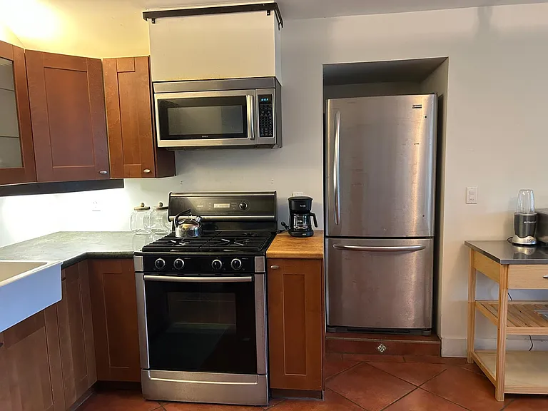Coffee maker, ample counter space