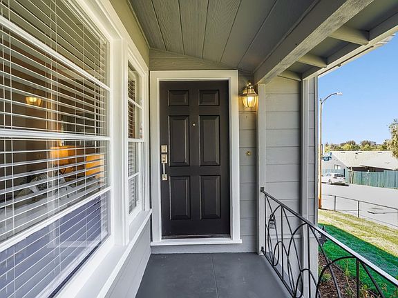5th image of 3708 Lola St