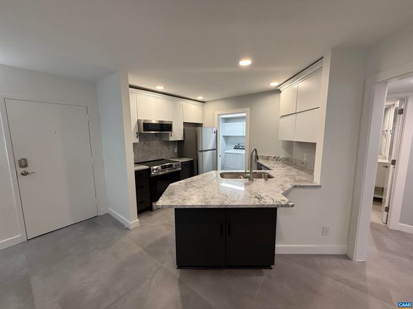 2108 Jefferson Park Ave APT B
