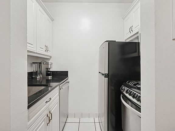 4th image of 320 E 35th St APT 2H