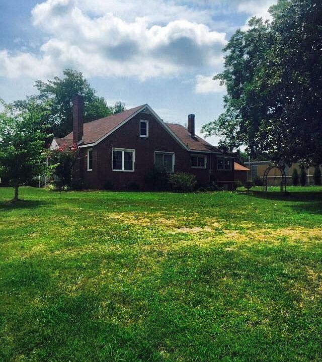 1st image of 909 E Main St
