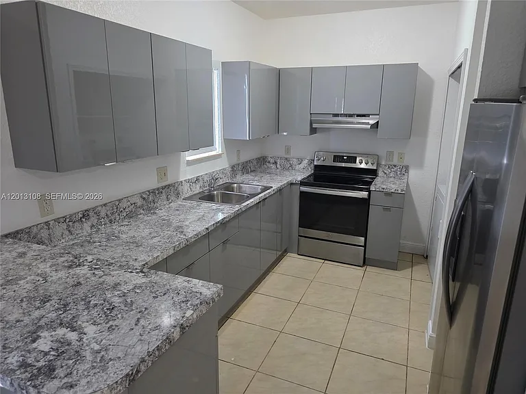 1351 NW 9th Ct — Photo 3