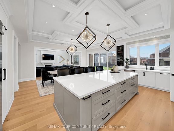 5th image of 36 Arbordale Dr