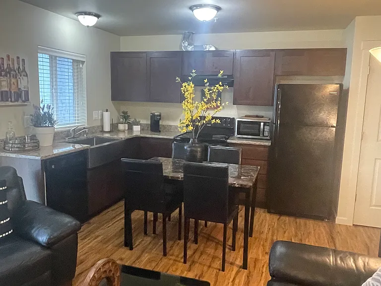 Windward Place Apartments — Photo 7