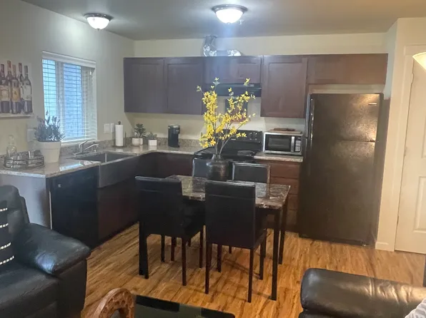 Windward Place Apartments, 4601 NE Windward Pl APT 207, Lincoln City, OR 97367