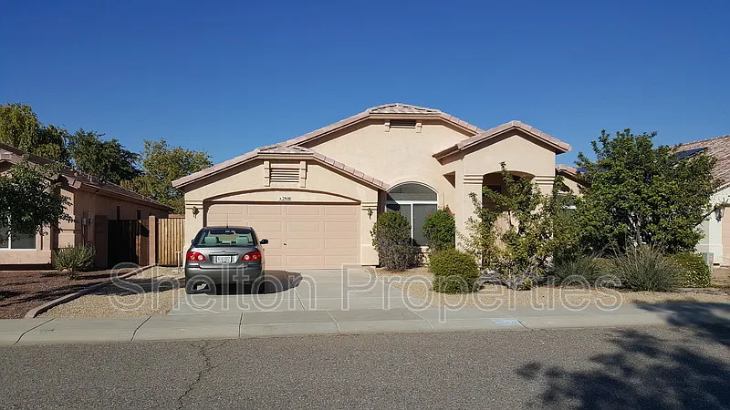 3 bed, 2.0 bath, 1883 sqft, $1,995 — Photo 1