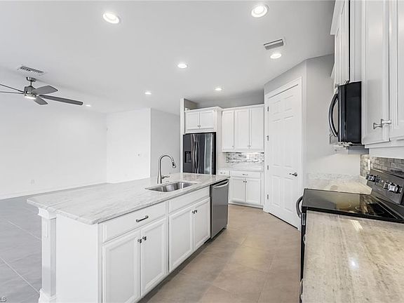3rd image of 28185 Seasons Tide AVE