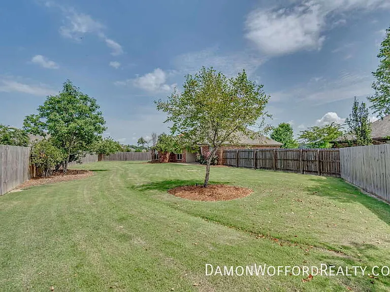 107 Emry Cv — Photo 12