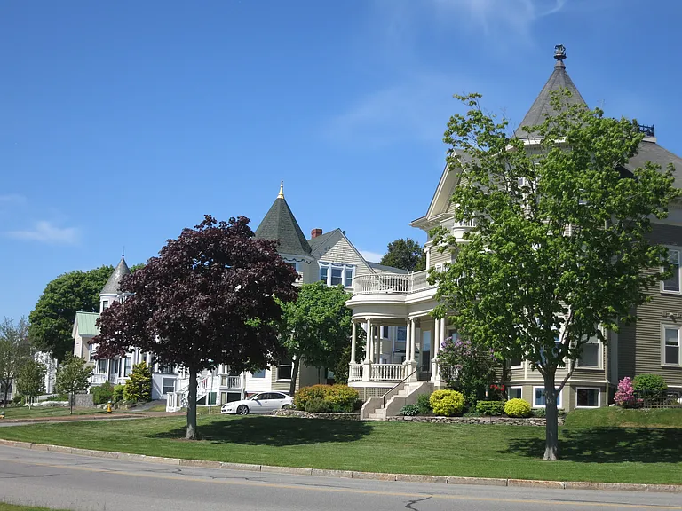 Houses 1-2 blocks away, facing the parks and harbor.