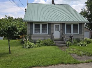 12 Avon St, Houlton, ME 04730