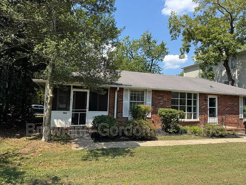 2 bed, 1.0 bath, 800 sqft, $1,950 — Photo 2