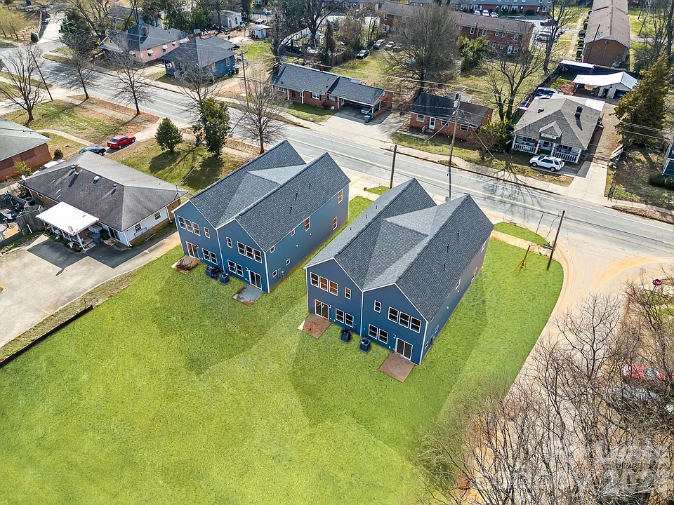 337 N Hoskins Rd