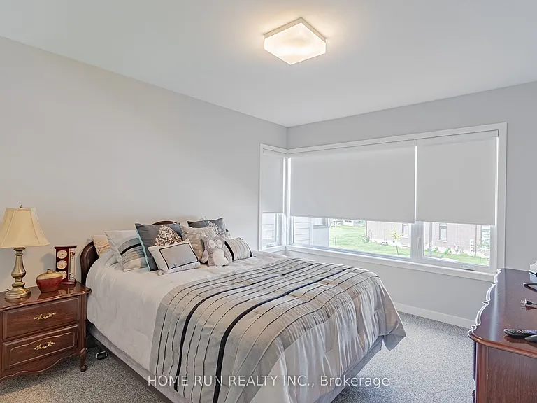 451 Longworth Ave — Photo 32