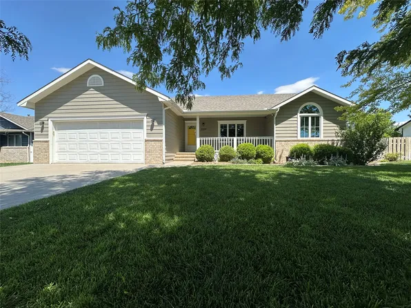 3204 Gary Ave, Dodge City, KS 67801