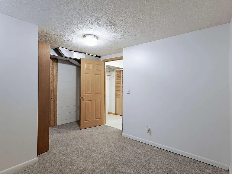 940 S 48th St — Photo 34