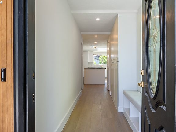 4th image of 286 SE 33rd Ave