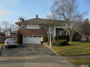 183 Evergreen Dr, Westbury, NY 11590
