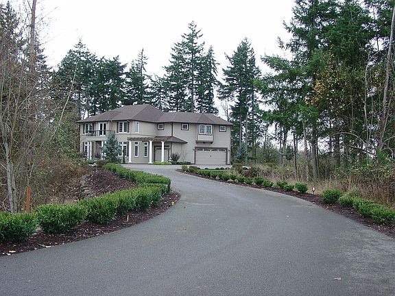 1/2 the Drive Way so private