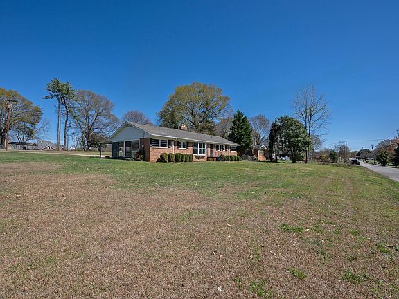 3rd image of 101 Benjamin Ave