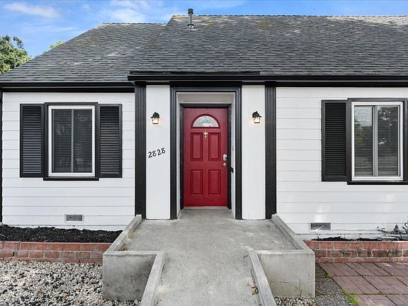 4th image of 2828 Greenfield Ave