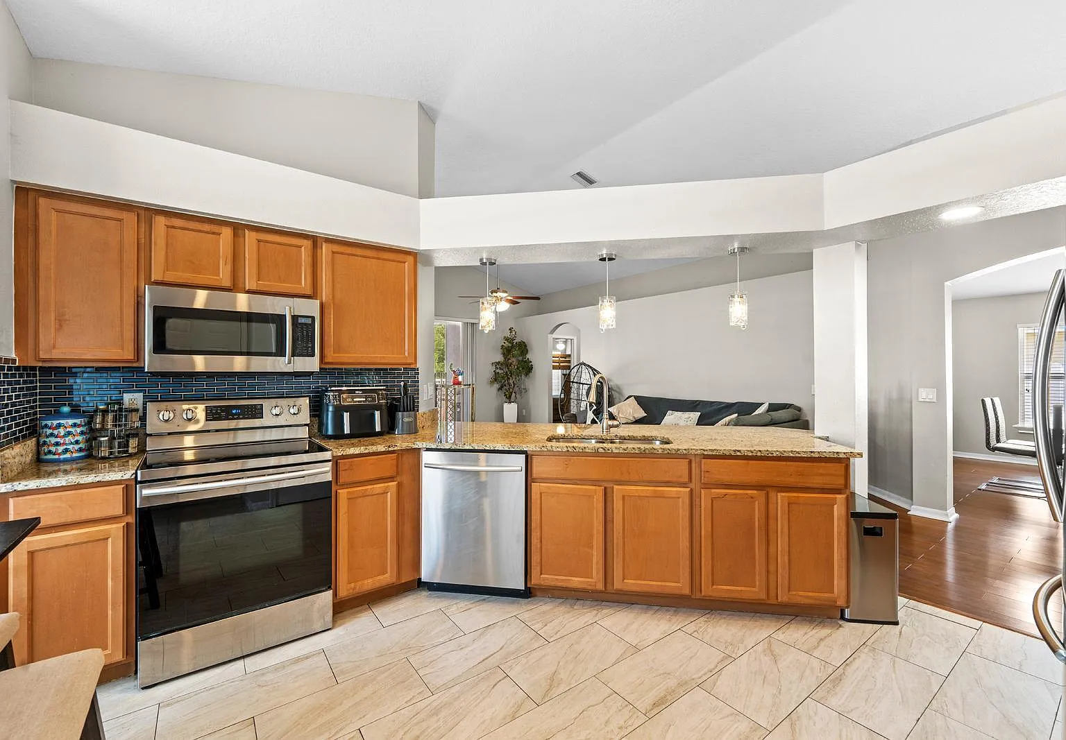 2326 Lawrence Hall St — Photo 4