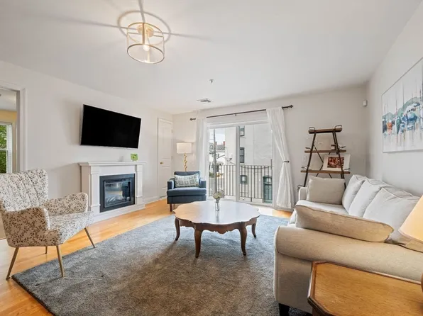 179 Park St Unit 201, Medford, MA 02155