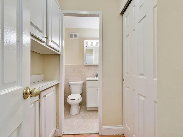 Heritage House Apartments — Photo 19
