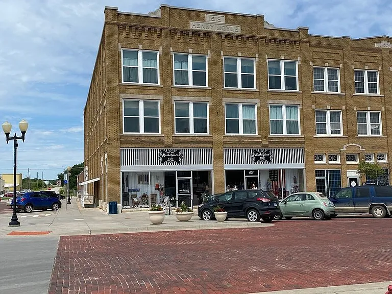 State Street Apartments — Photo 7