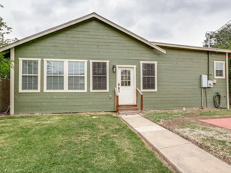 1004 Edison Dr — Photo 24