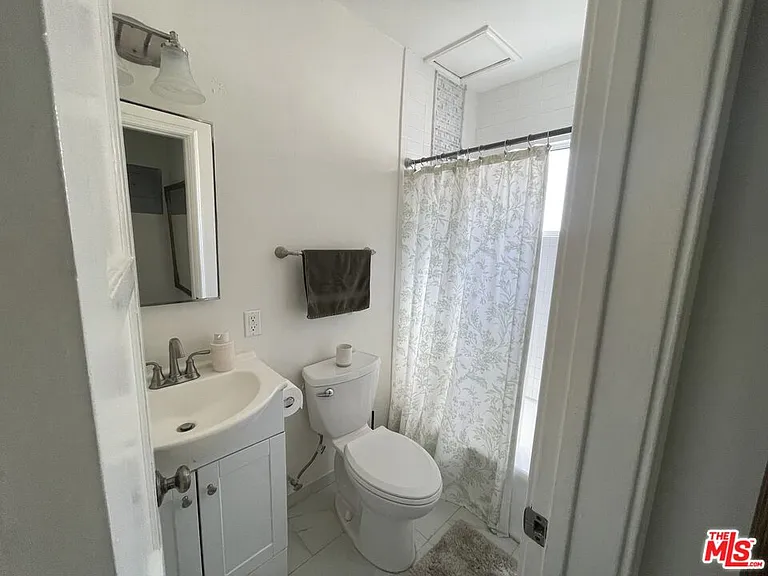 9608 W Olympic Blvd #C — Photo 11