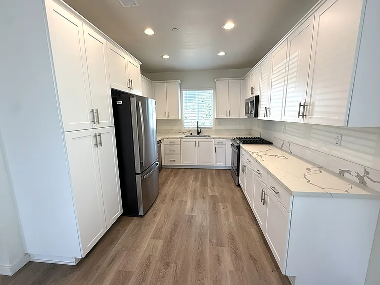 1715 Terrace Hill Dr — Photo 4