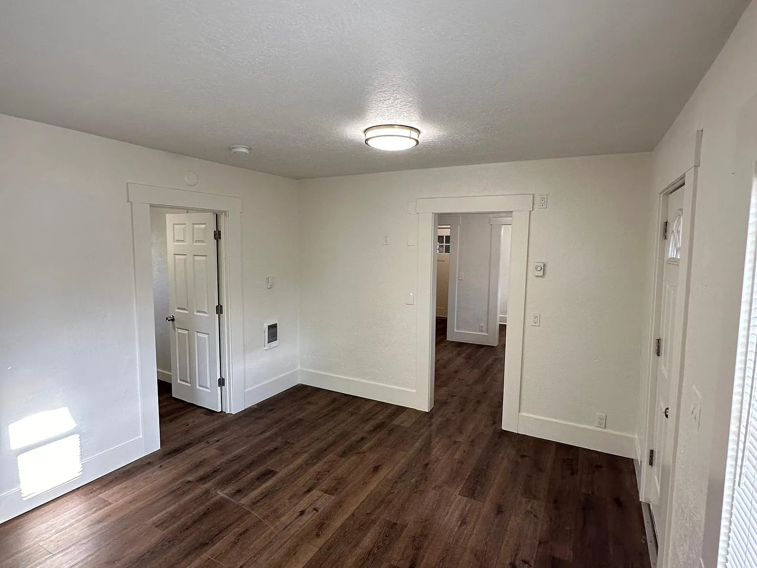 888 Highland Ave NE — Photo 2