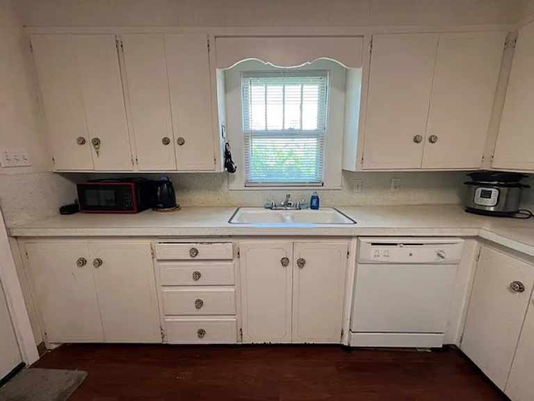 408 Arch St — Photo 6