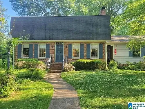 916 Greenbriar Cir Photo 1