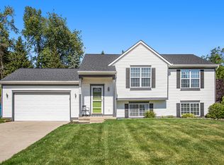804 Scott Woods Dr NE, Comstock Park, MI 49321