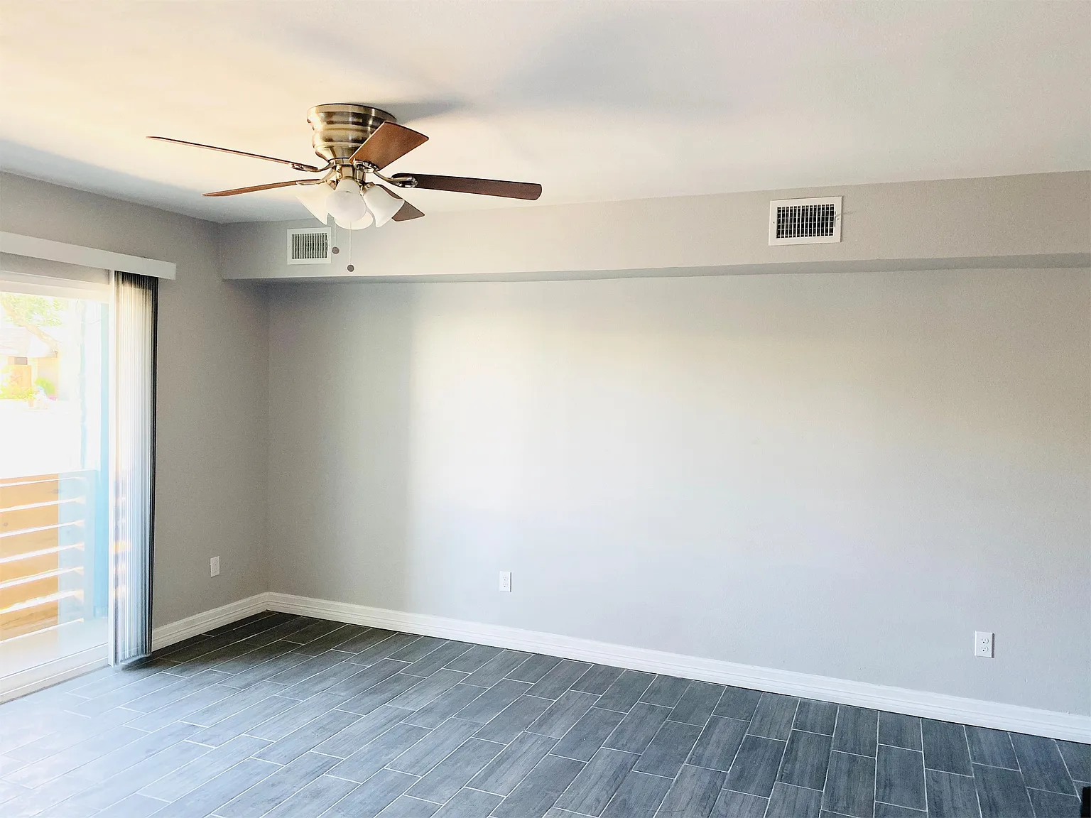 723 Iris Ave — Photo 4