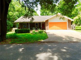 108 Hawkins Ave, Huntsville, AR 72740