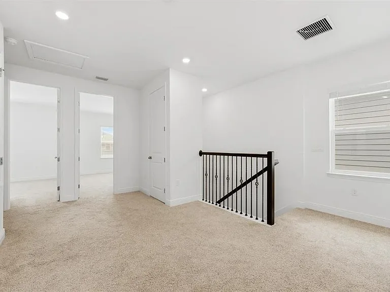 16453 Hamlin View St — Photo 14
