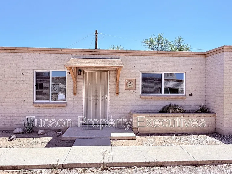 319 E Blacklidge Dr #2 — Photo 1