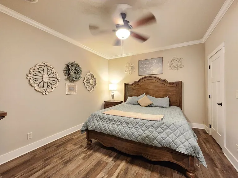 250 Horn Ln — Photo 3