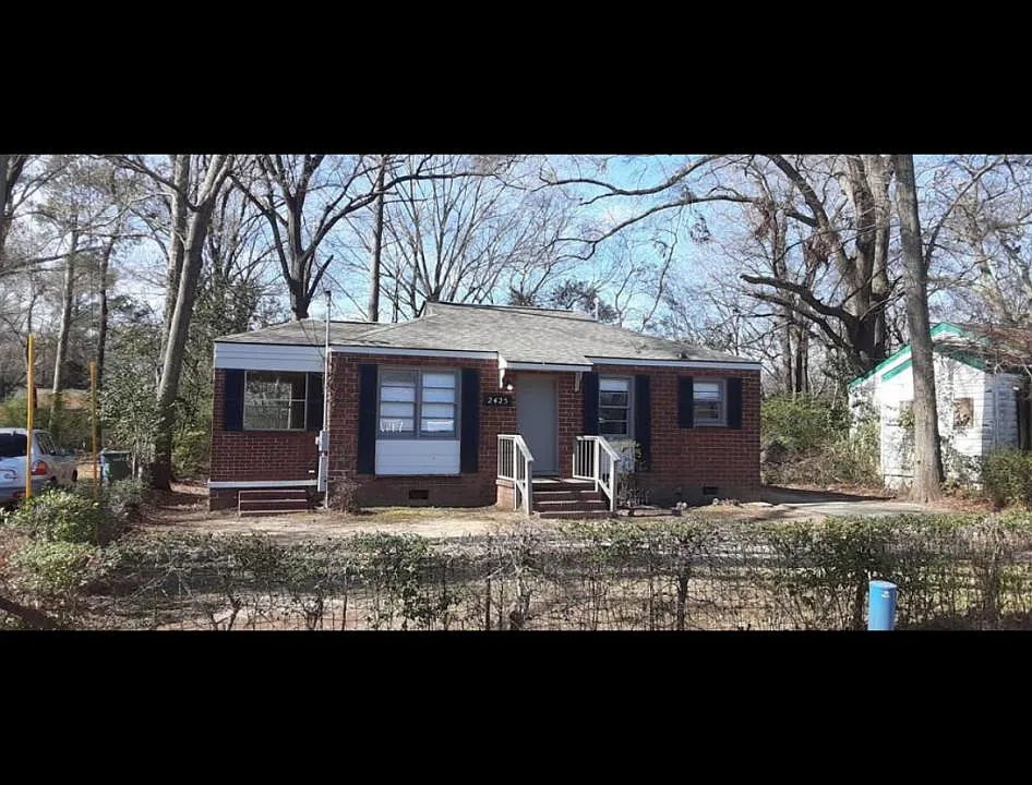 2425 Howe Ave