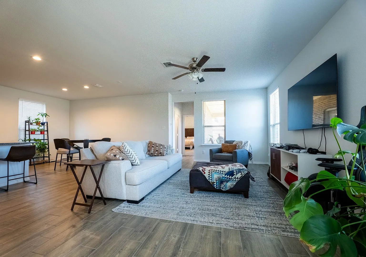 Charming 3-Bed, 2.5-Bath Home for Lease in Aubrey, TX — Photo 4