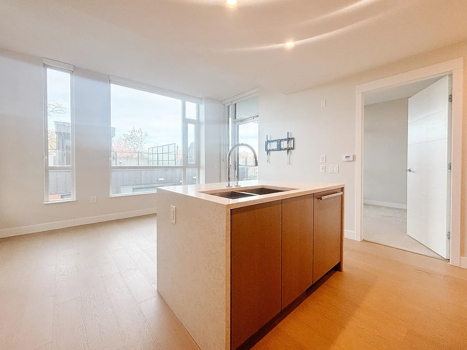 2 bed, 720 sqft, $2,995 — Photo 4