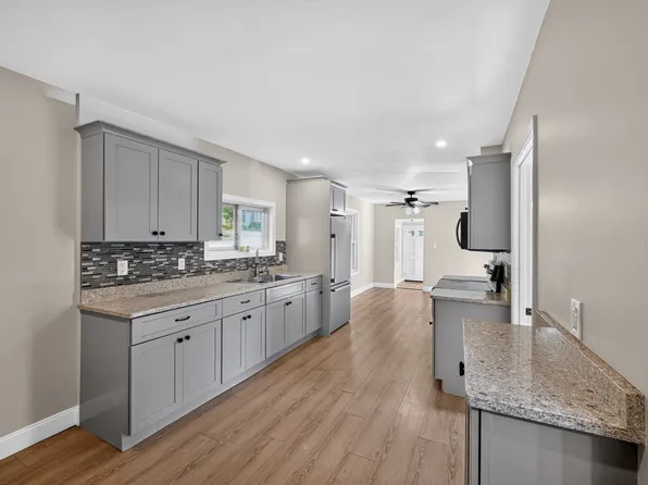 9 Highland St, Boylston, MA 01505