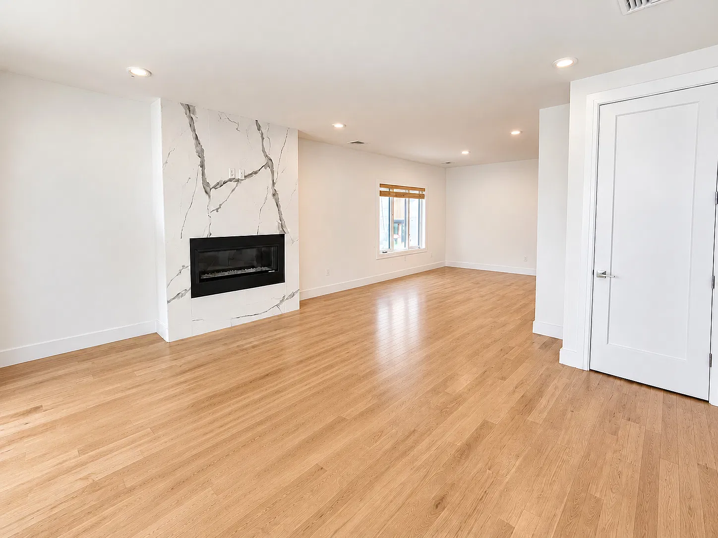 4 bed, 3.5 bath, 3000 sqft, $6,800 — Photo 1