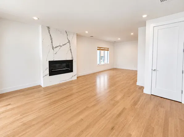 211 Slocum Way, Fort Lee, NJ 07024